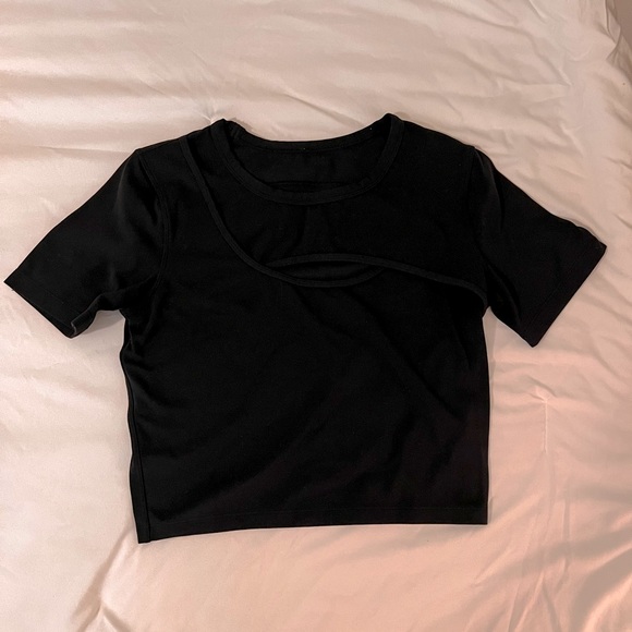 Lululemon Cropped Cut Out Top - Picture 2 of 4